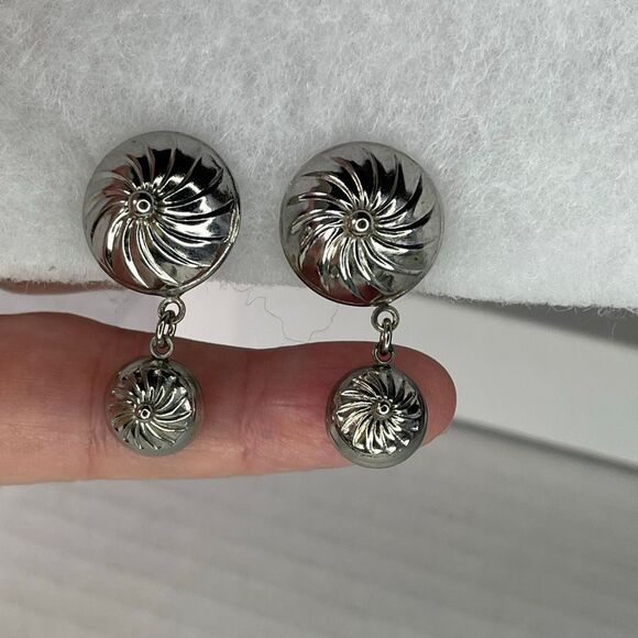 Vintage swirl dangle silver tone  screwback style earrings - Picture 2 of 5